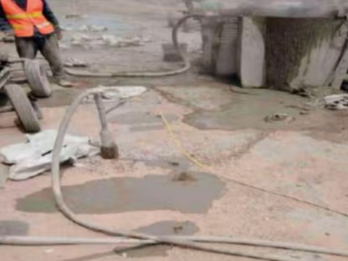 渝北水泥混凝土路面板底注浆技术 路面脱空注浆整治方案