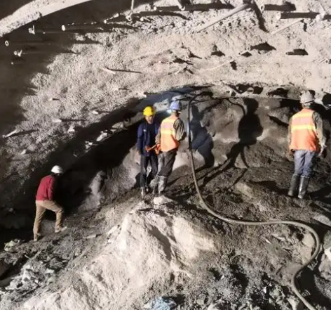 渝北拱顶带模注浆料的施工流程及注意事项